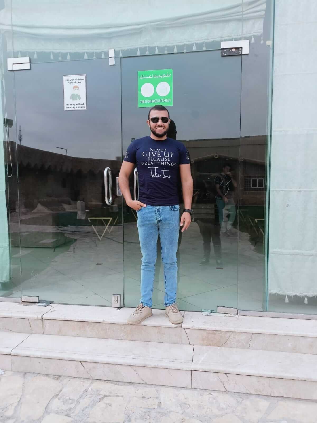 تفصيل ابواب زجاج بالرياض