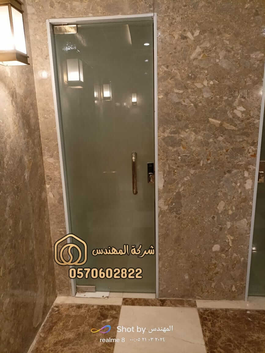 ورشة تركيب باب زجاج سيكوريت